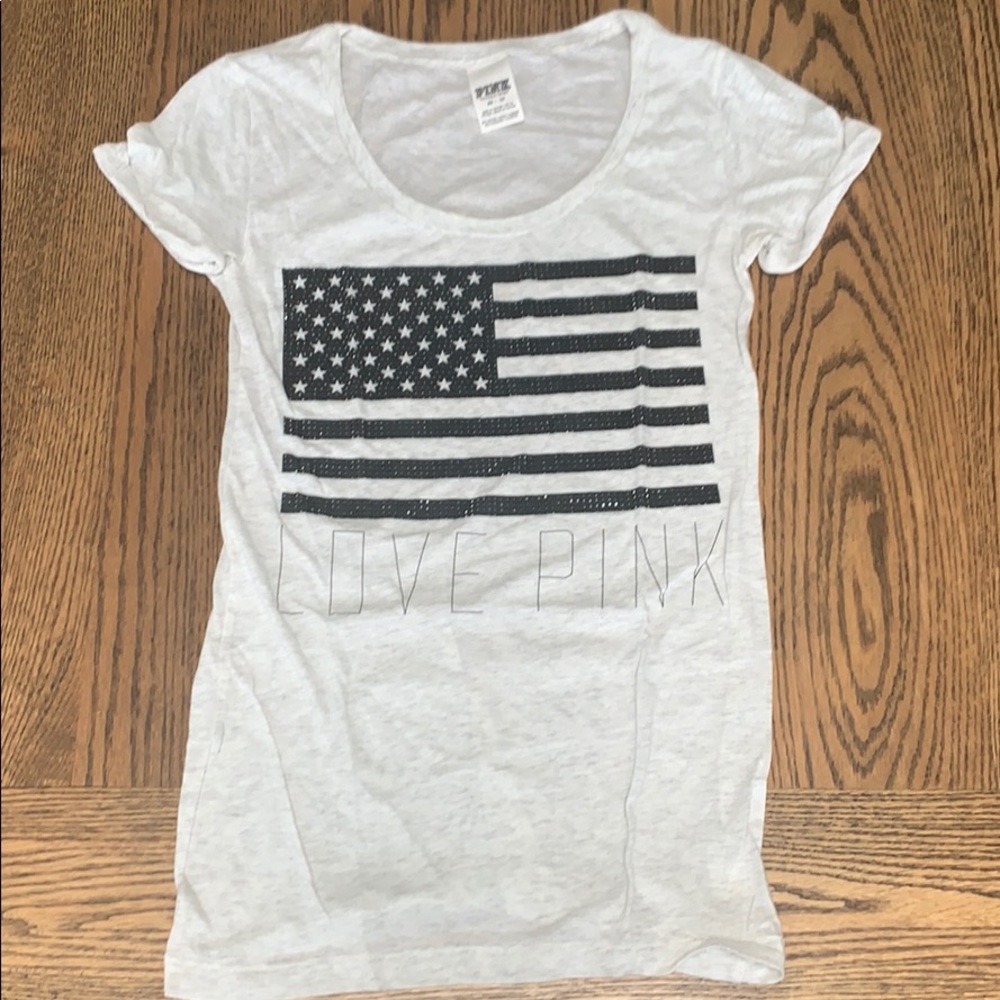 💕 HP!! 💕 PINK by VS bedazzled flag T-shirt
